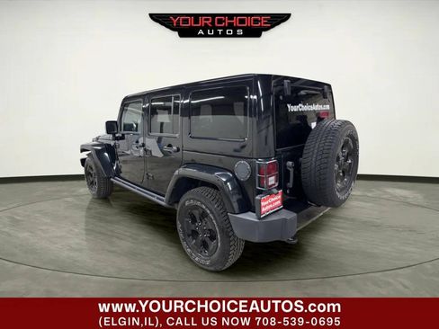 Used 2015 Jeep Wrangler Unlimited Sahara AWD/4WD image 3