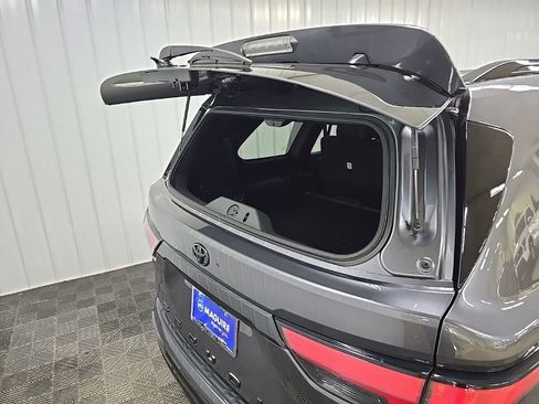 Used 2024 Toyota Sequoia Platinum AWD/4WD image 11