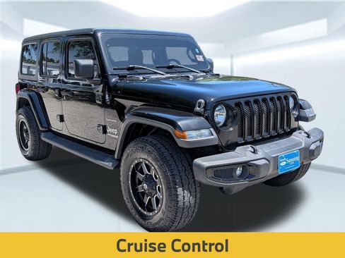 Used 2020 Jeep Wrangler Unlimited Sahara AWD/4WD image 9