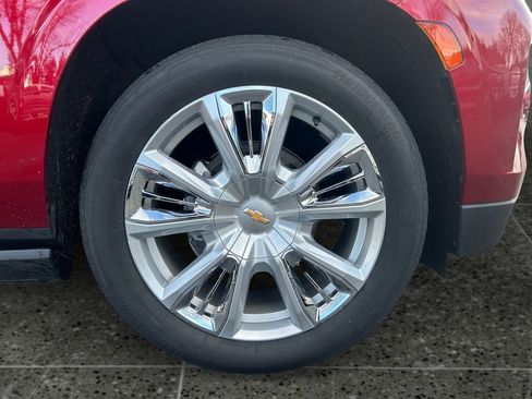 Used 2023 Chevrolet Suburban High Country image 9