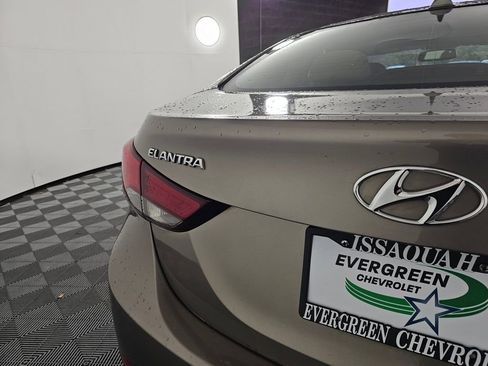 Used 2016 Hyundai Elantra SE w/ Option Group 02 image 15