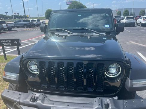 Used 2023 Jeep Gladiator Sport AWD/4WD image 7