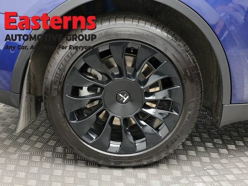 Used 2021 Tesla Model Y Long Range AWD/4WD image 24