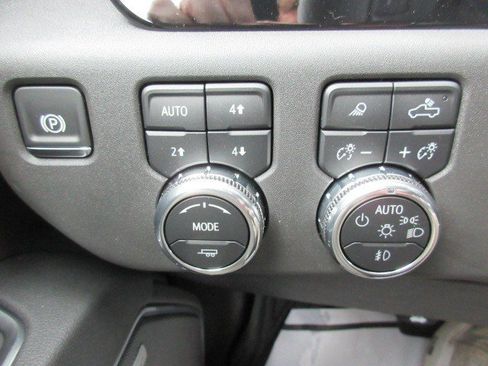 New 2025 GMC Sierra 1500 SLT image 24