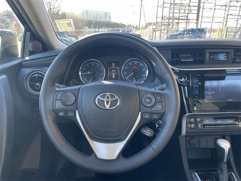 Used 2017 Toyota Corolla SE image 16