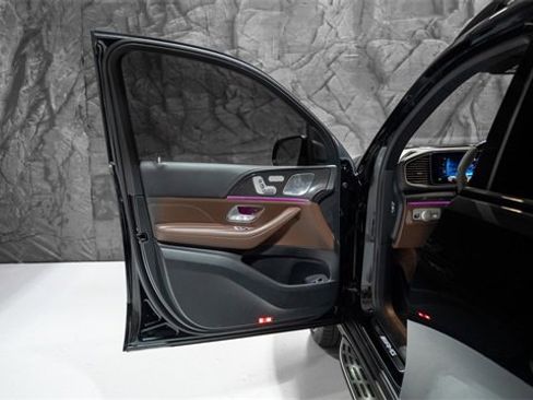 Used 2024 Mercedes-Benz GLS 63 AMG 4MATIC image 4