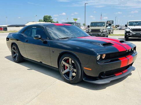 Used 2019 Dodge Challenger SRT Hellcat Redeye RWD image 2