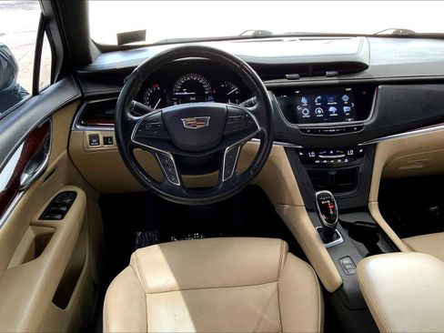 Used 2018 Cadillac XT5 Luxury w/ Driver Awareness Package image 10
