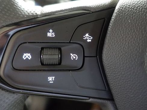 Used 2025 Chevrolet Trax LT FWD image 13