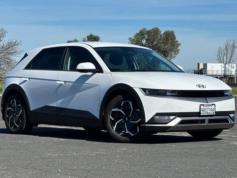 Used 2023 Hyundai Ioniq 5 SE image 2