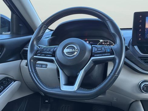 Used 2023 Nissan Altima 2.5 SV w/ SV Premium Package image 19