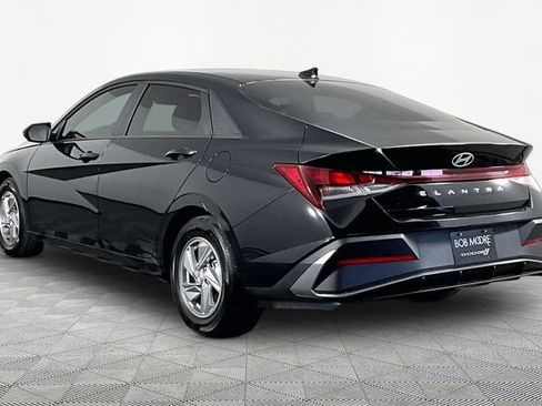 Used 2026 Hyundai Elantra SE FWD image 4
