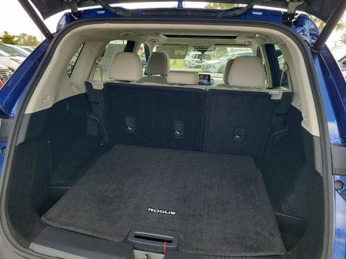 Used 2023 Nissan Rogue SV w/ SV Premium Package FWD image 10