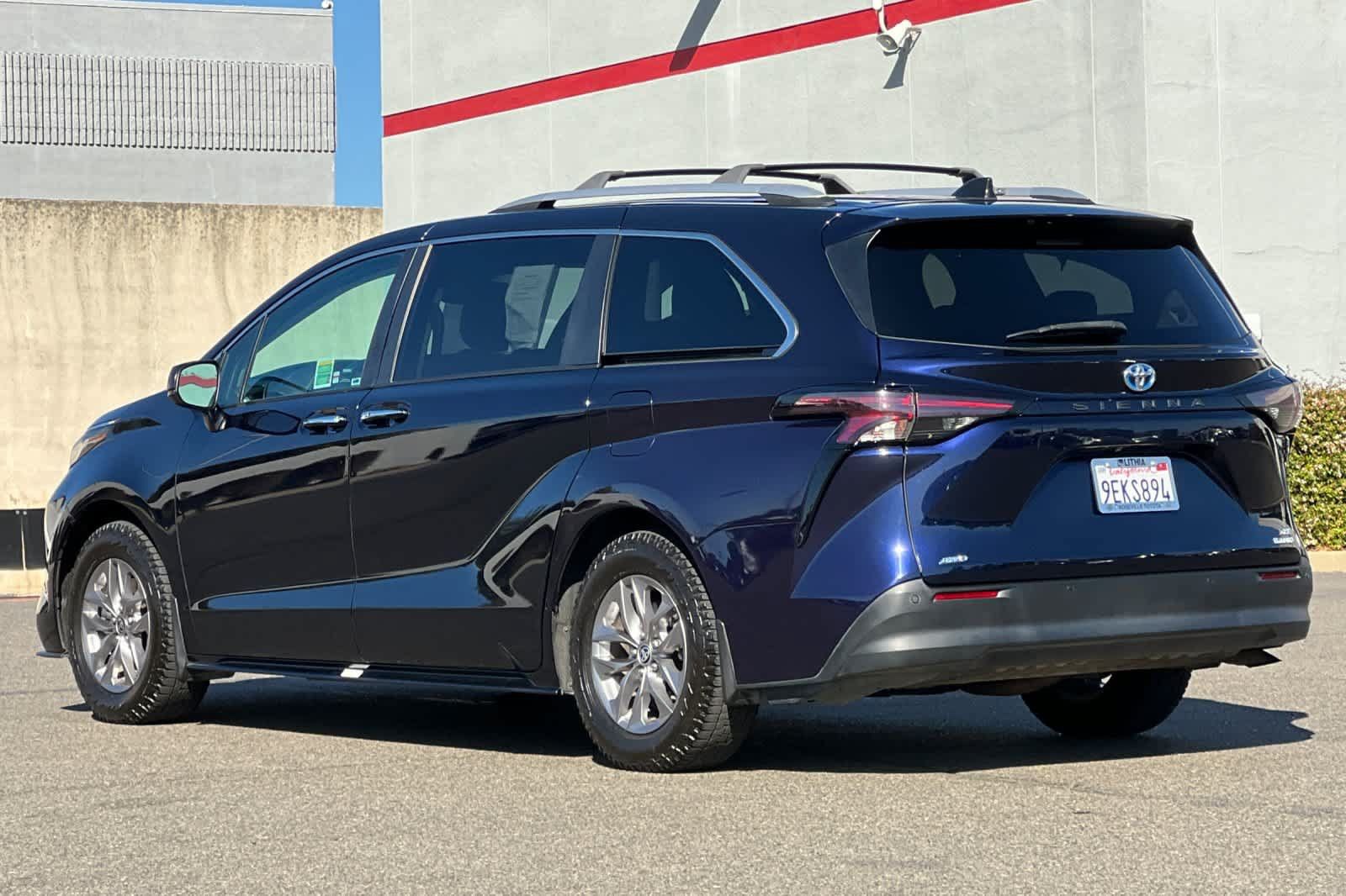 Used 2023 Toyota Sienna XLE AWD/4WD image 7