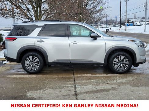 Certified 2025 Nissan Pathfinder SV image 2