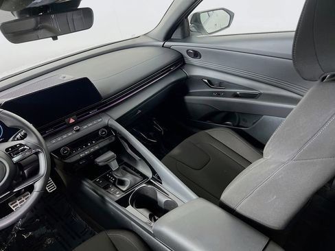 Certified 2025 Hyundai Elantra SEL image 22