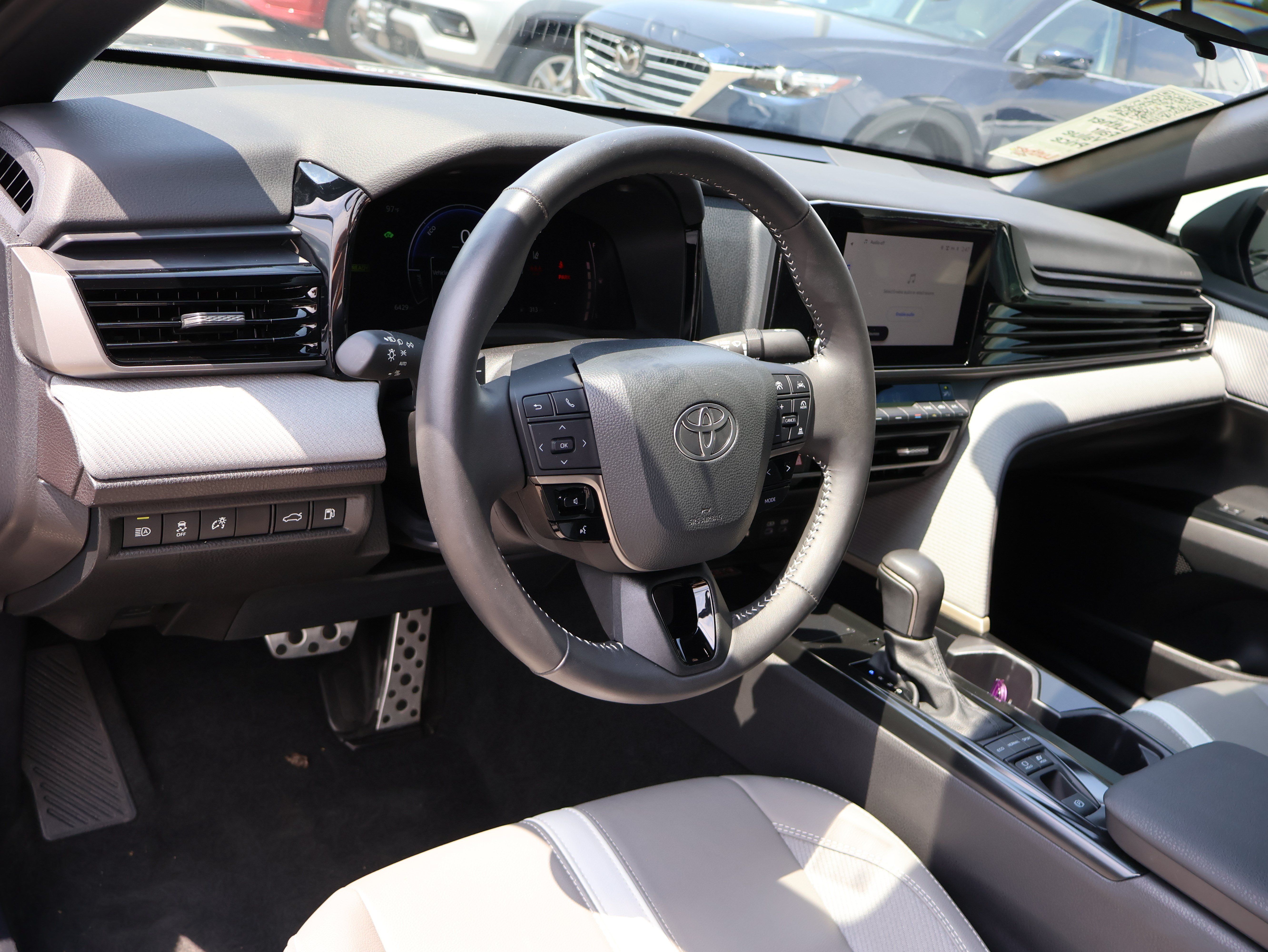 Used 2025 Toyota Camry SE FWD image 16