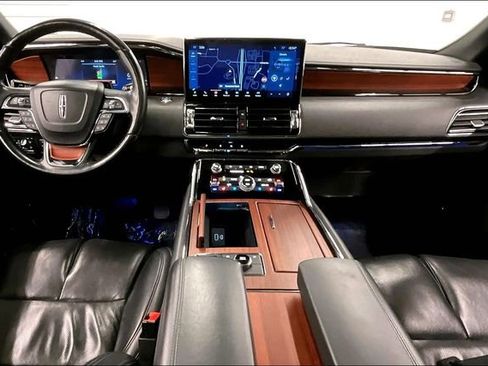Used 2024 Lincoln Navigator Reserve image 16