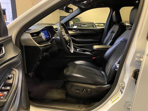Used 2023 Jeep Grand Cherokee L Laredo RWD image 19