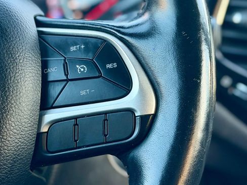 Used 2018 Jeep Compass Limited w/ Navigation Group image 17