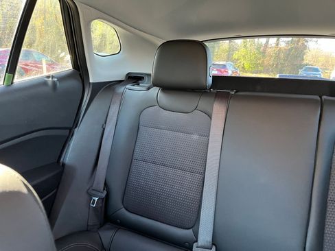 Used 2025 Chevrolet Trax LT w/ LT Convenience Package image 37