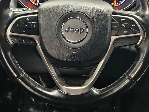 Used 2021 Jeep Grand Cherokee Laredo AWD/4WD image 5