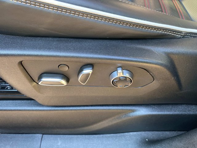 Used 2025 GMC Yukon AT4 Ultimate AWD/4WD image 17