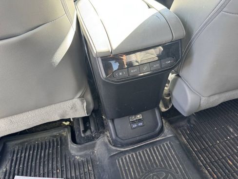 Used 2022 Toyota Highlander XLE AWD/4WD image 24