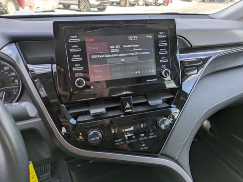 Used 2023 Toyota Camry SE image 11