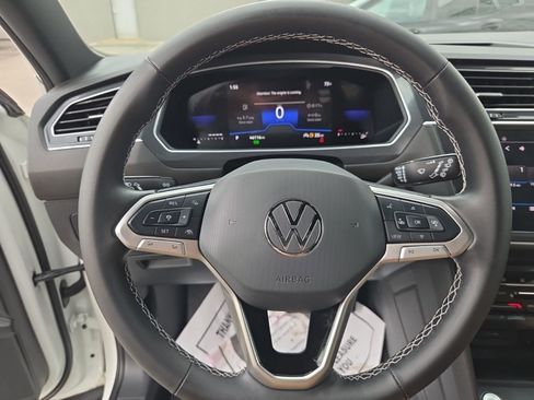 Used 2024 Volkswagen Tiguan SE FWD image 24