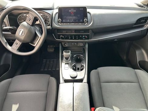 Used 2025 Nissan Rogue S image 18