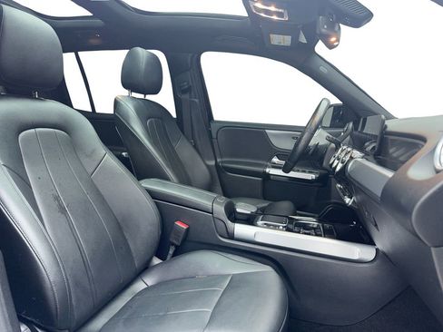 Used 2022 Mercedes-Benz GLB 250 w/ Premium Package Lite image 18