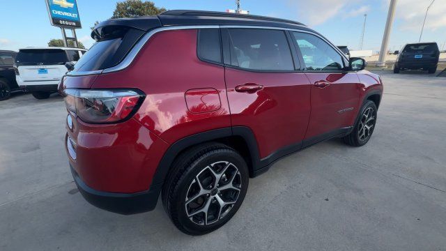Used 2025 Jeep Compass Limited AWD/4WD image 8