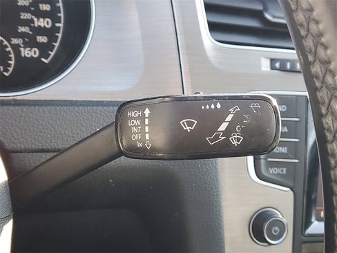 Used 2015 Volkswagen Golf S image 17