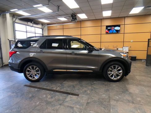 Certified 2023 Ford Explorer XLT w/ Equipment Group 202A AWD/4WD image 8