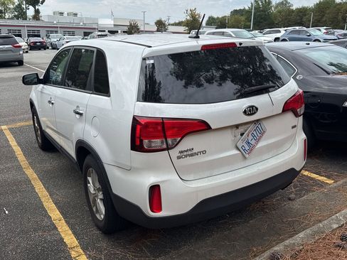 Used 2015 Kia Sorento LX image 6