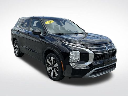 Used 2025 Mitsubishi Outlander AWD image 10