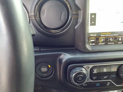 Used 2023 Jeep Wrangler Unlimited Sahara AWD/4WD image 15