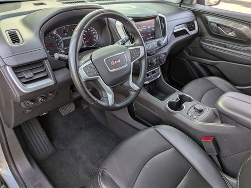 Used 2024 GMC Terrain SLT image 17