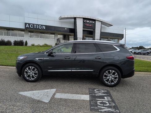 Used 2018 Buick Enclave Avenir w/ Avenir Technology Package image 2