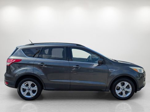Used 2016 Ford Escape SE w/ Equipment Group 201A image 4