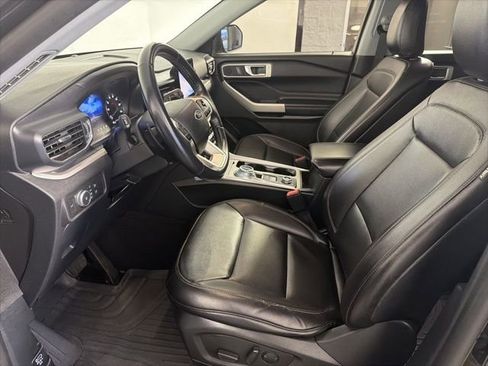 Used 2020 Ford Explorer XLT w/ Equipment Group 202A image 9