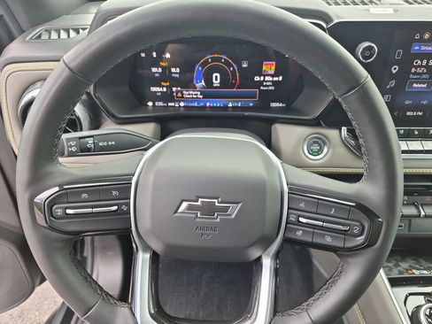 Used 2025 Chevrolet Colorado ZR2 w/ Midnight Edition AWD/4WD image 17