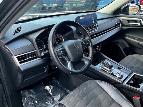 Used 2024 Mitsubishi Outlander SE Black Edition image 14