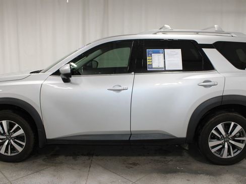 Used 2024 Nissan Pathfinder SL AWD/4WD image 6