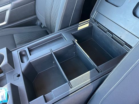 Used 2018 Nissan Titan SV image 15