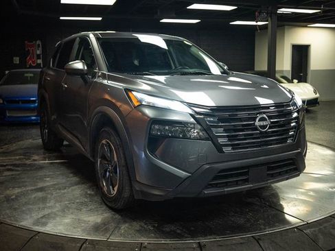 Used 2024 Nissan Rogue SV FWD image 5