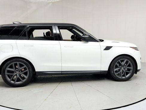 Used 2025 Land Rover Range Rover Sport SE AWD/4WD image 6