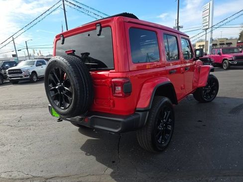 Used 2025 Jeep Wrangler Unlimited Sahara w/ Safety Group AWD/4WD image 12