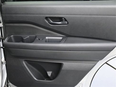 Used 2025 Nissan Pathfinder SV image 30